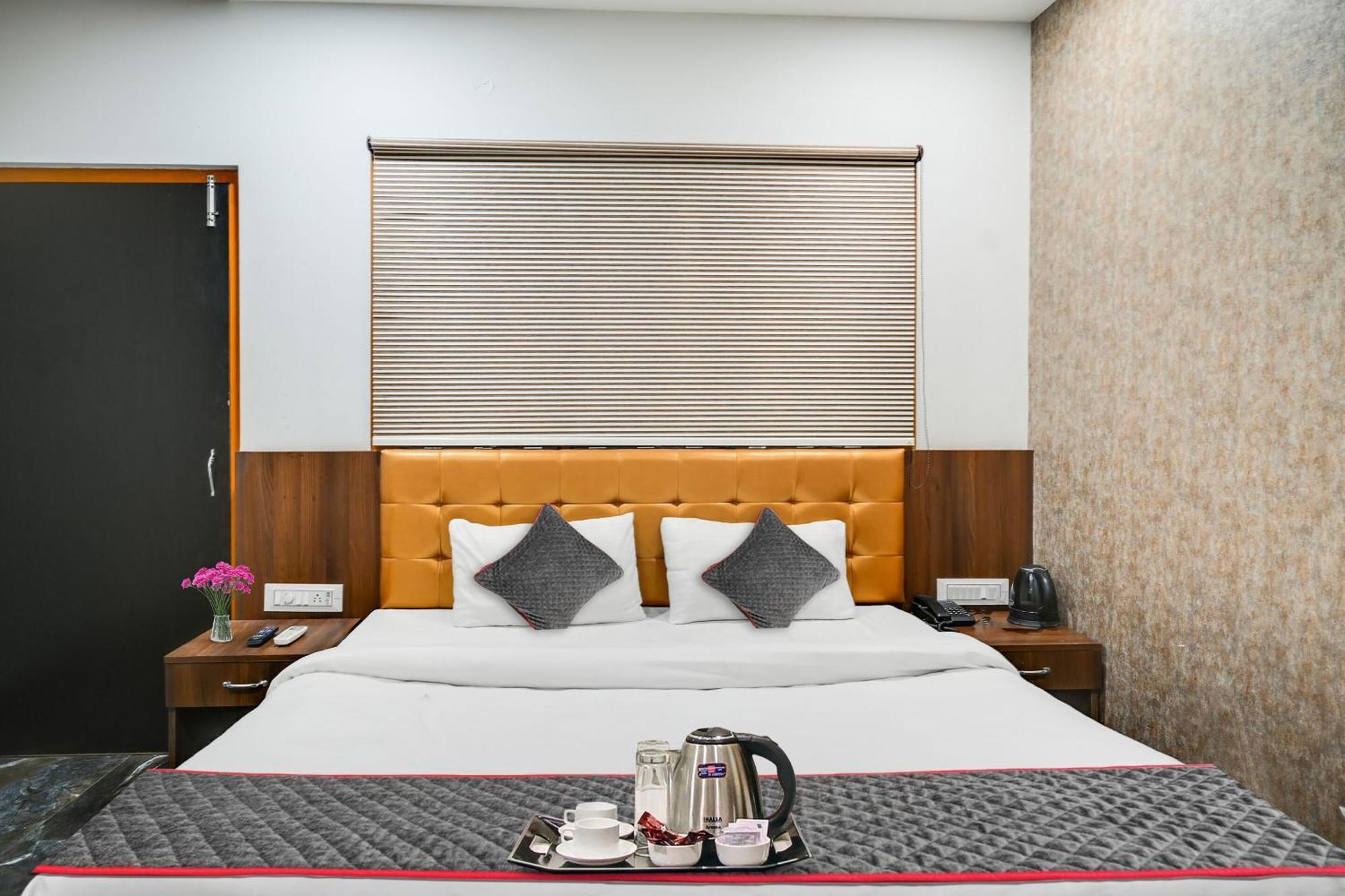 Townhouse Oak Hotel Ar Ganges Premium Varanasi Ngoại thất bức ảnh