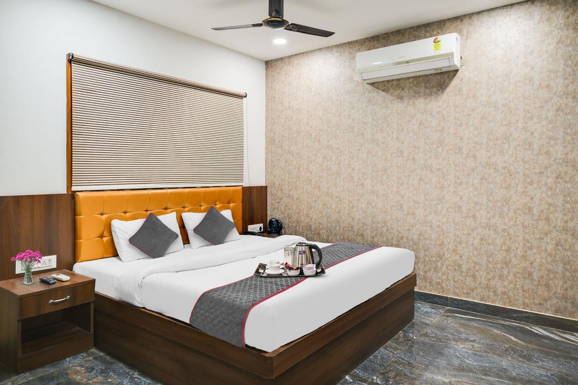 Townhouse Oak Hotel Ar Ganges Premium Varanasi Ngoại thất bức ảnh